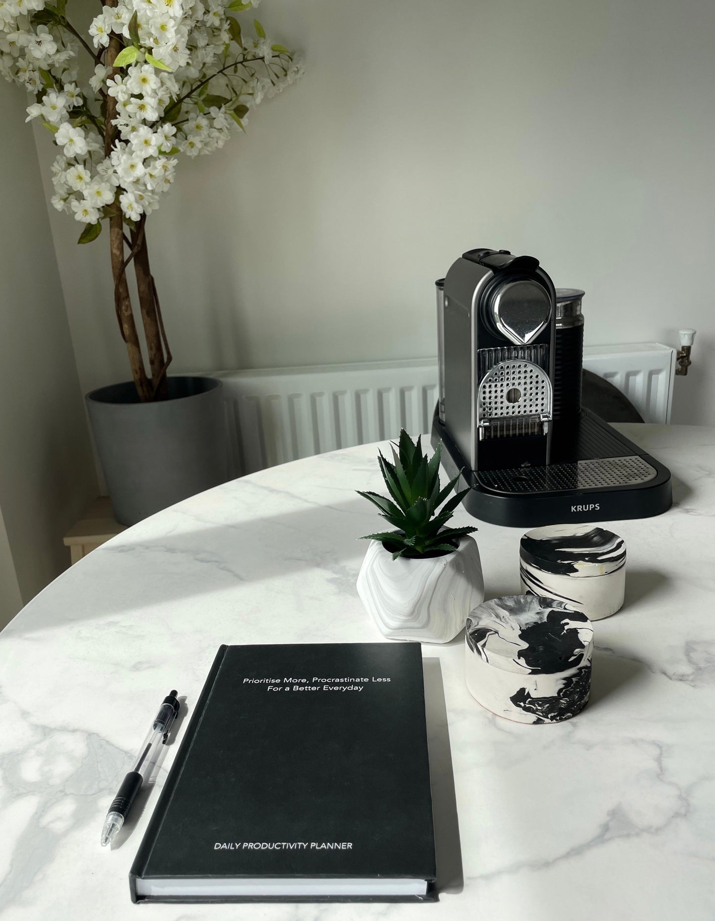 Daily Productivity Planner: Black