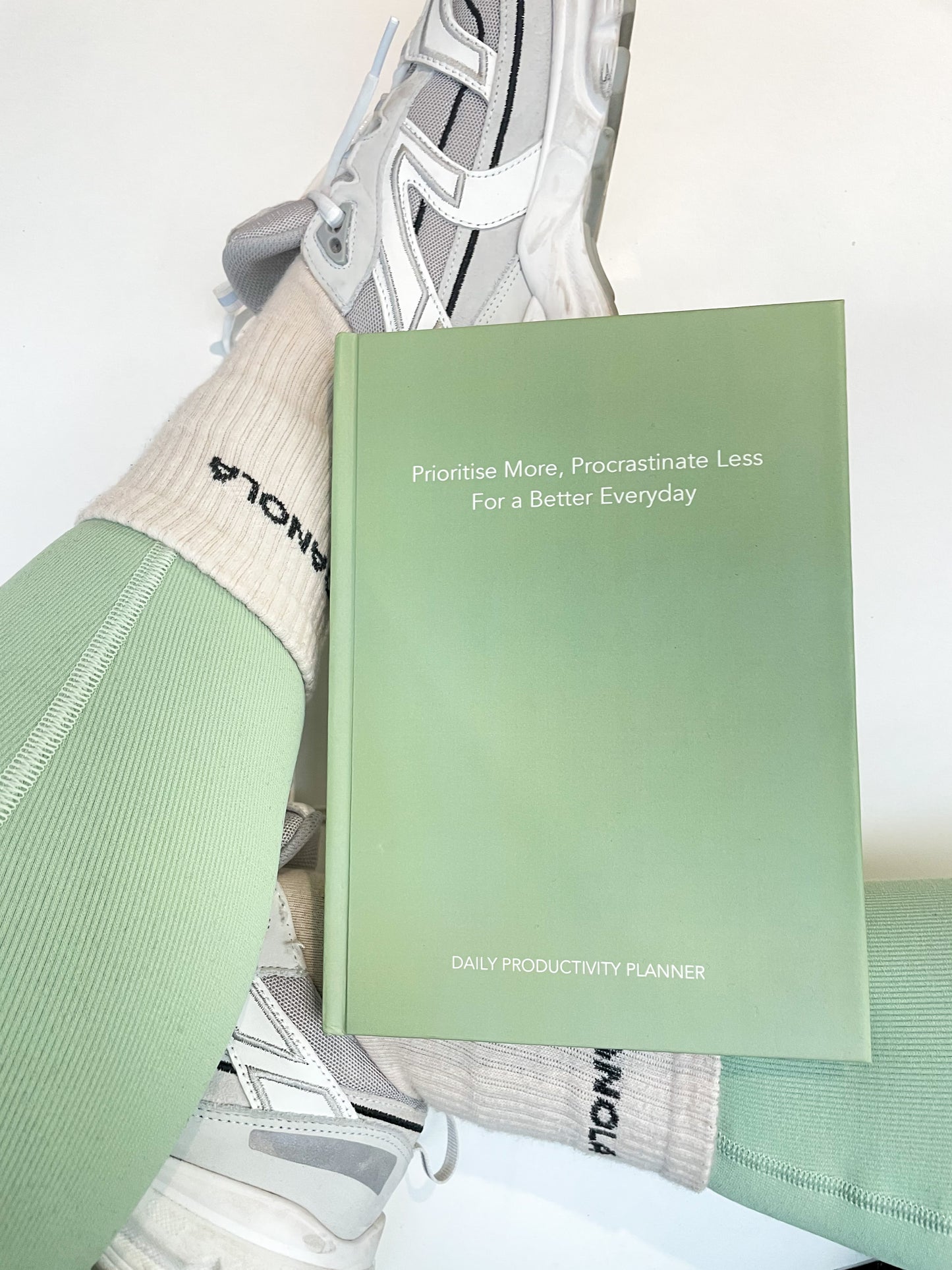 Daily Productivity Planner: Sage Green