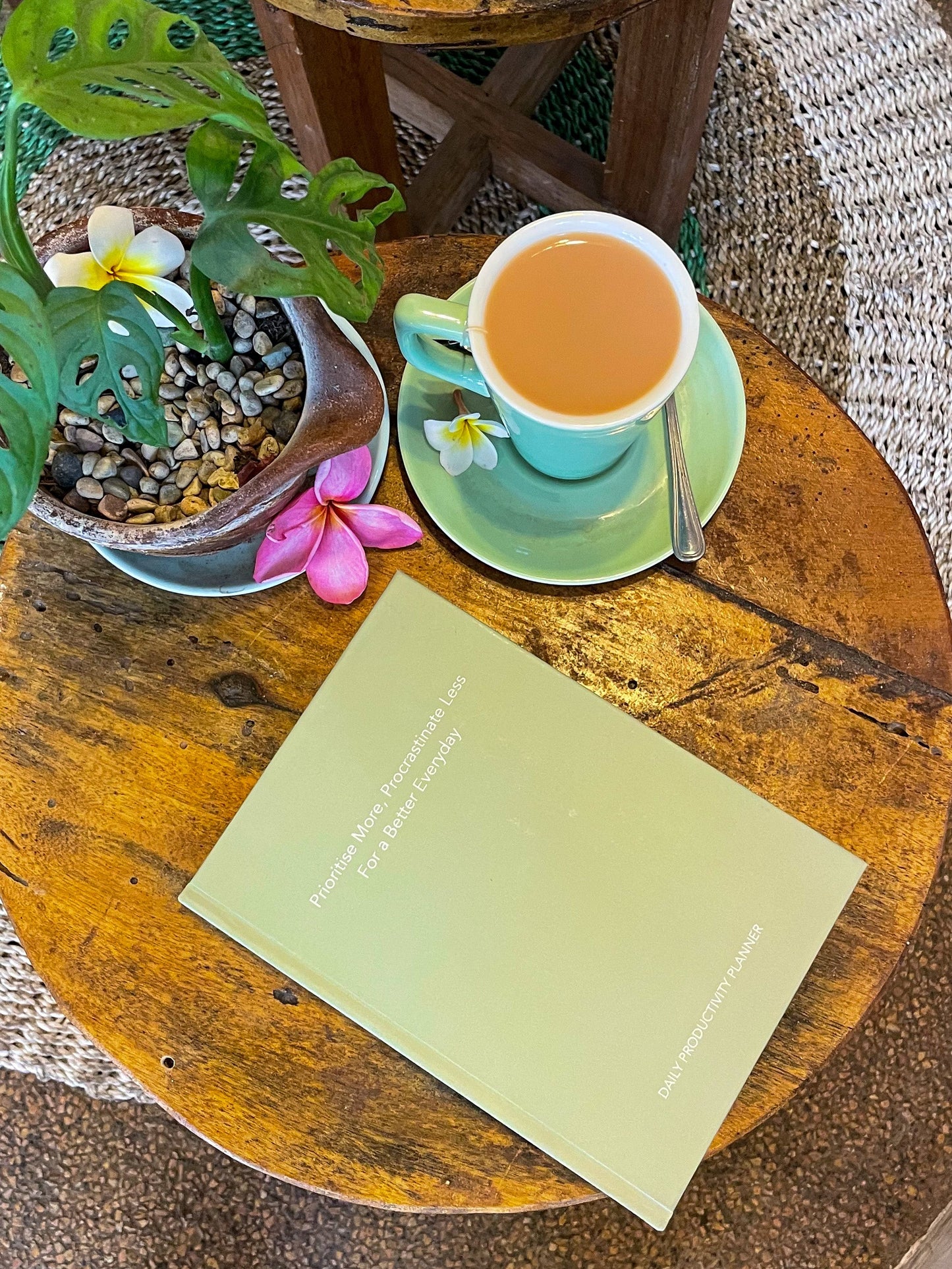 Daily Productivity Planner: Sage Green